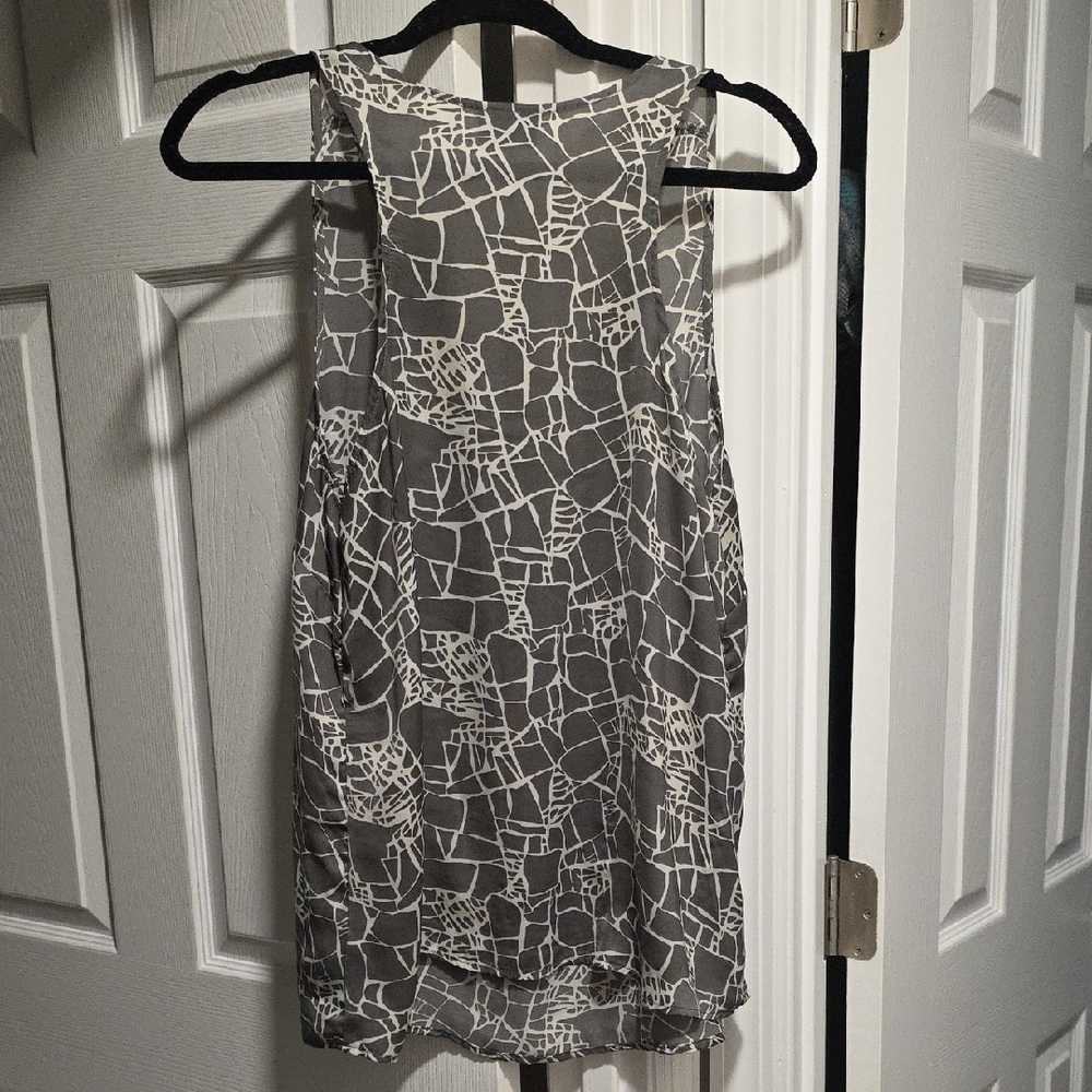 Mossimo Supply Co. Gray and White Patterned Blouse - Picture 4 of 15